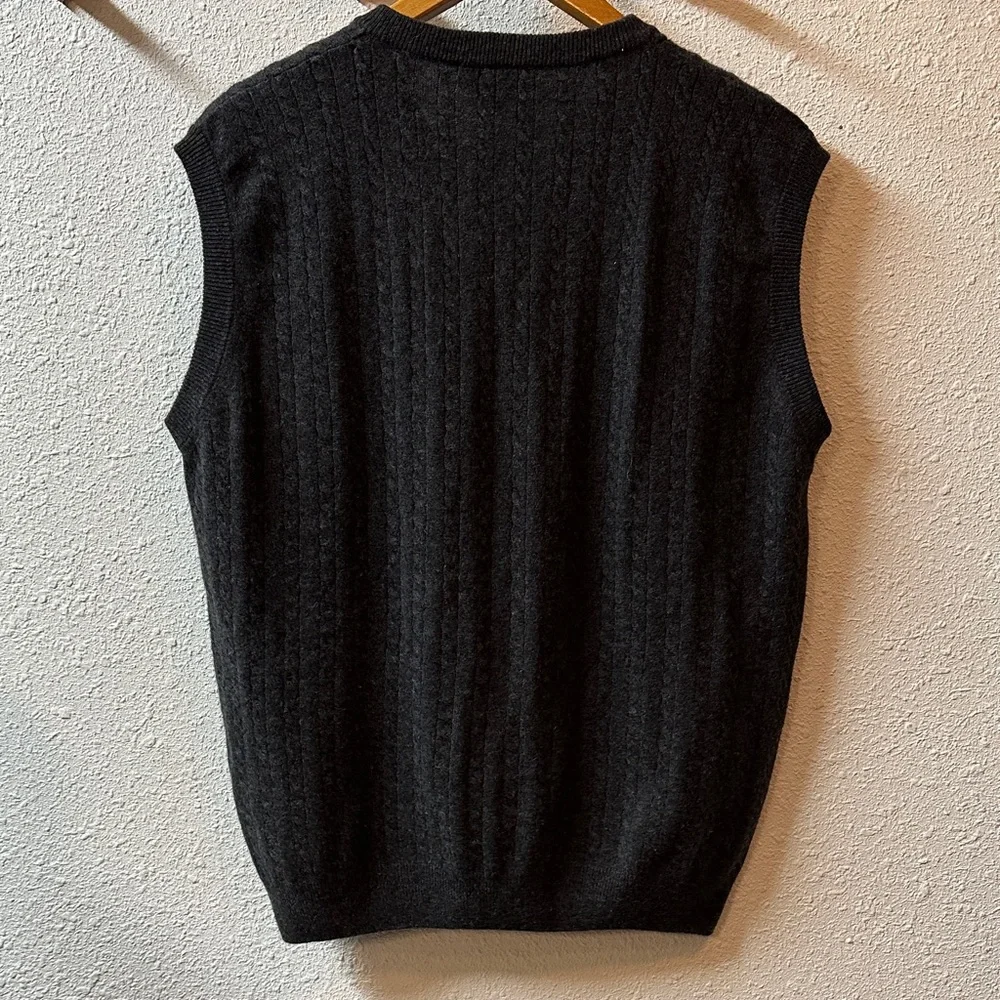 VTG Italy 100% cashmere cable-knit V-neck sweater vest in gray Men’s L